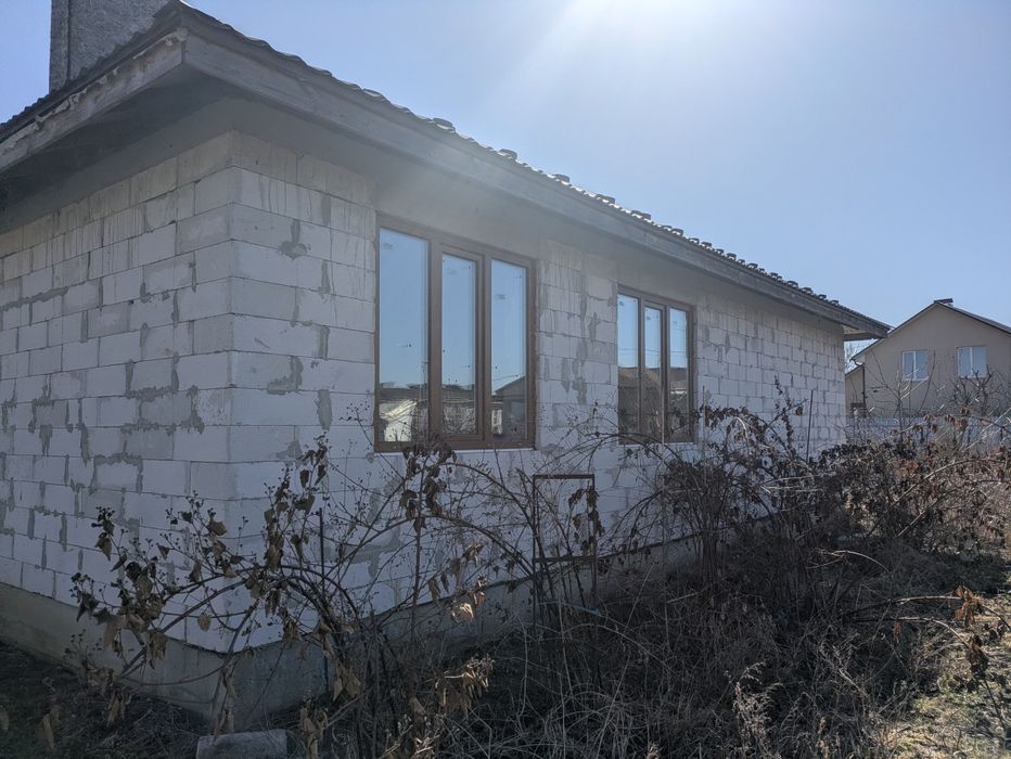 Продається БЕЗ КОМІСІЇ ТЕРМІНОВО недобудований будинок для тих, хто мр