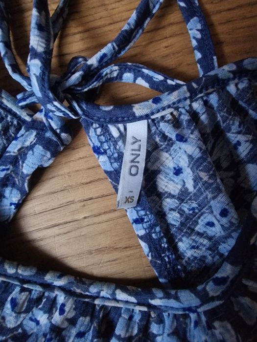 Słodka sukienka Only typu Baby Doll z wycięciem na plecach