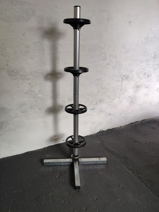 Stojak na koła samochodowe.