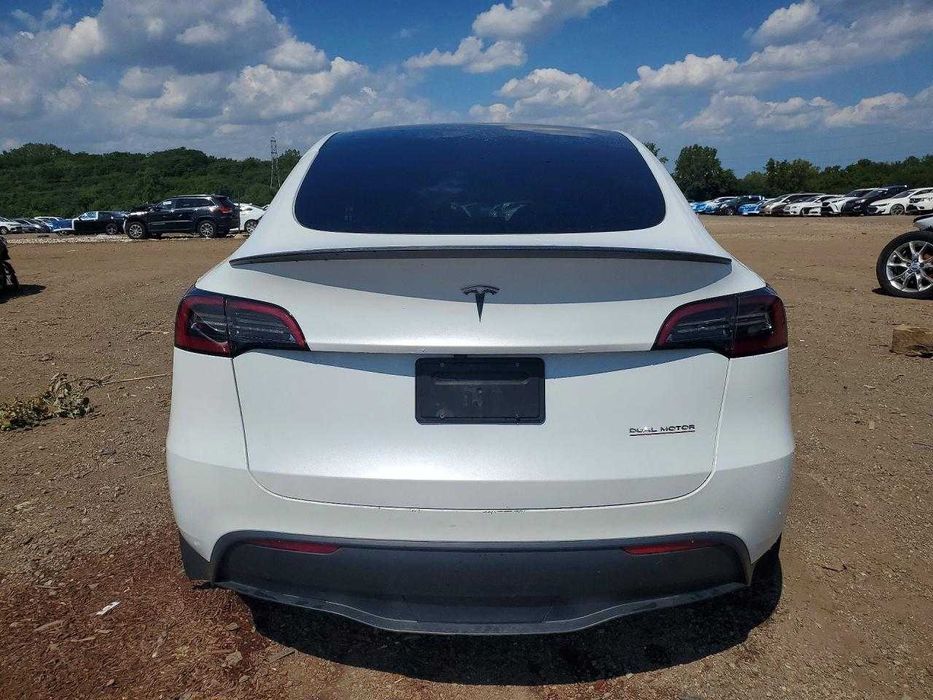 Tesla Model Y 2021 /