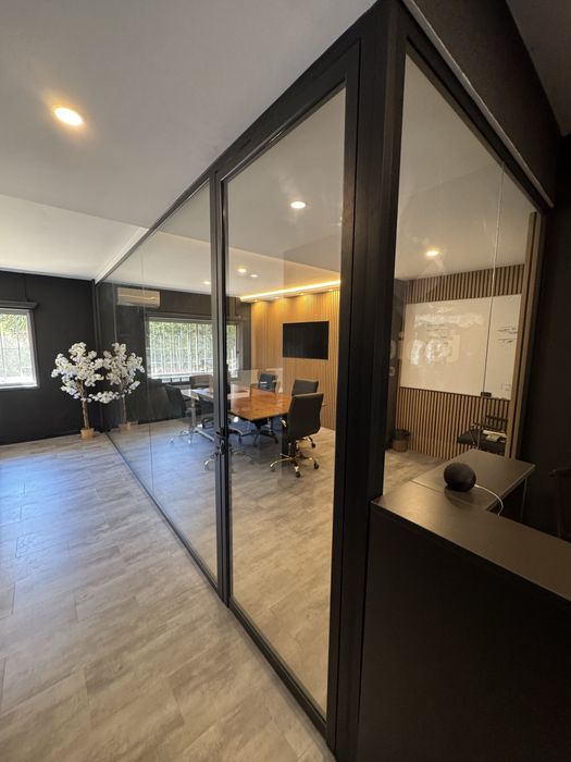 Escritório Modular Premium em Vidro | 2 Salas + 2 Booths | Como Novo