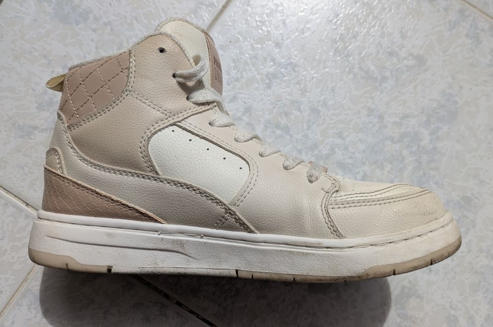 Botas desportivas creme e rosa