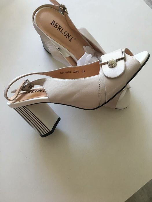 Продам женские босоножки