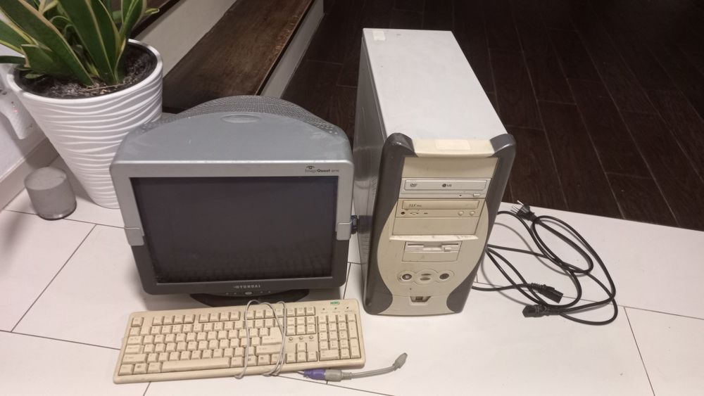 retro pc komputer lata 90/2000