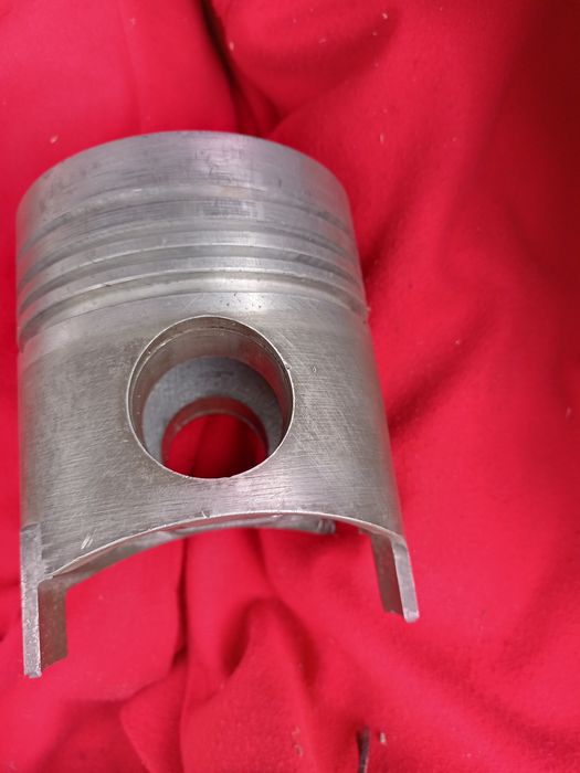 Т 150, ХТЗ. Продам поршня СМД 60 -72