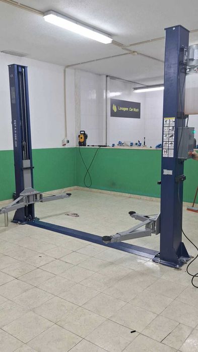 Elevador Automóvel de 2 Colunas