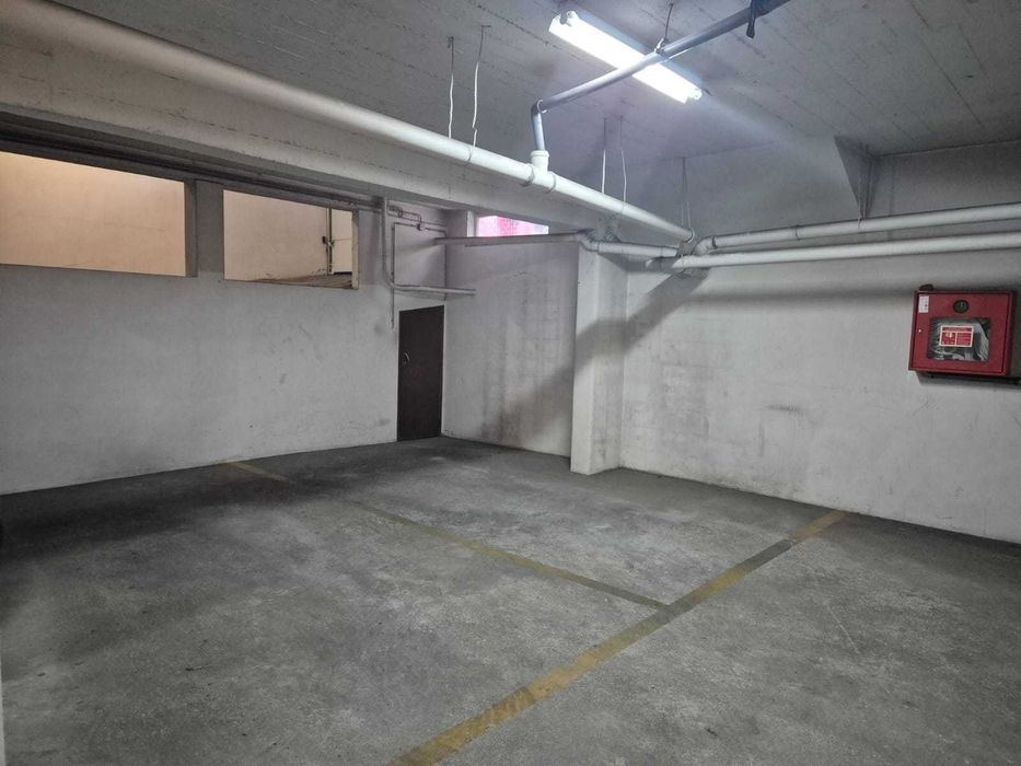 Vende-se lugar de garagem com arrecadação