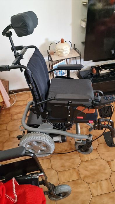 Cama e cadeira de rodas elétricas