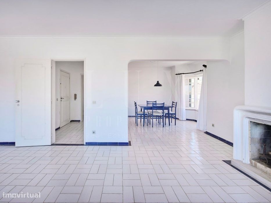 Apartamento T2 Com Vista Mar E Garagem No Centro De Cascais