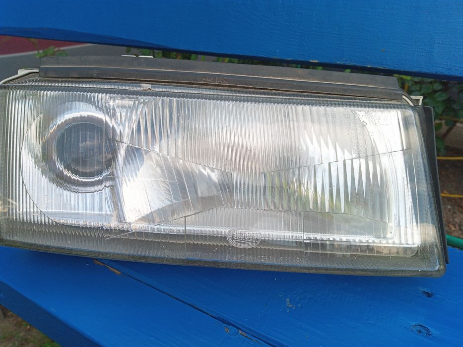 Фара передня права Шкода Октавія