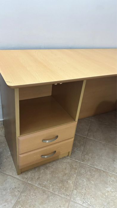 Secretaria com 4 gavetas