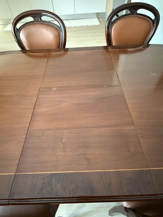 Mesa de jantar extensível + 8 cadeiras