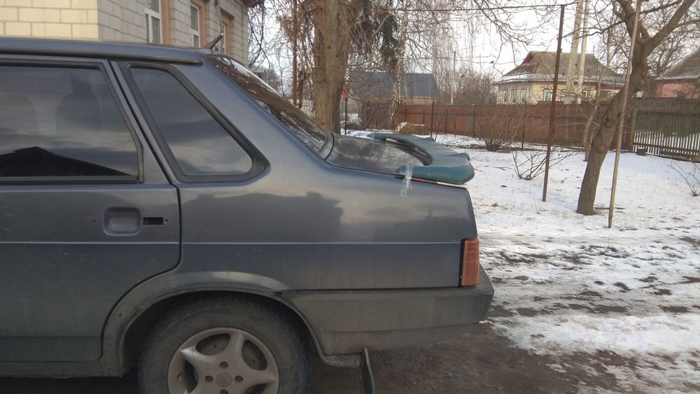 Продам Спойлер под покраску.