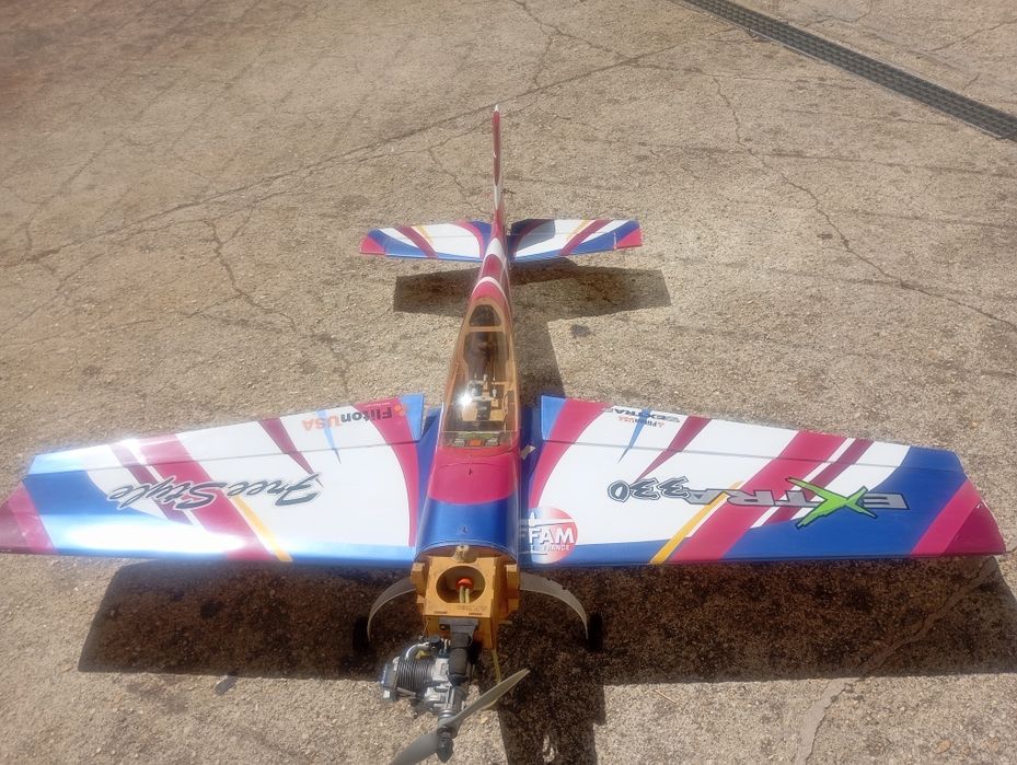 Avião RC Fiton Extra 330