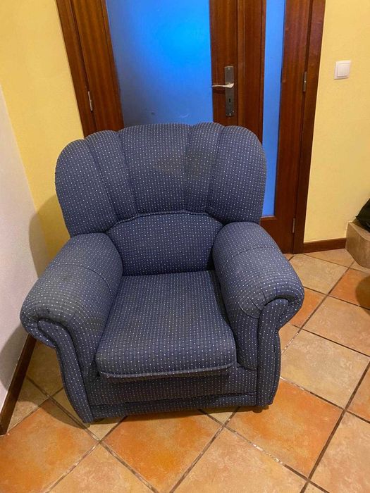 Terno de sofás em bom estado