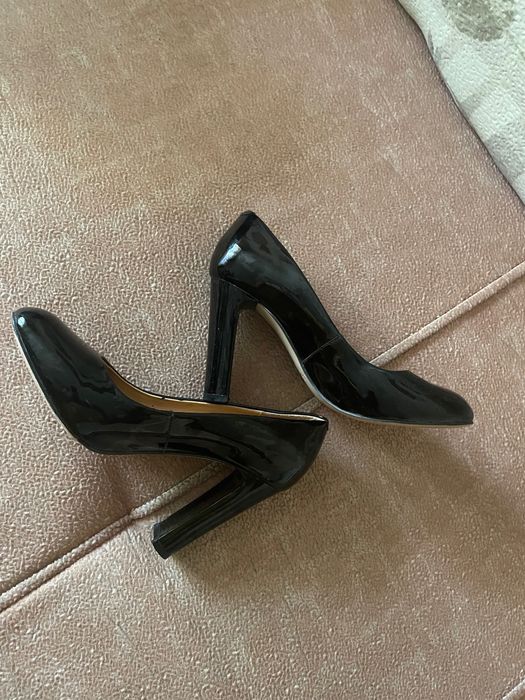 Туфлі каблуки erises