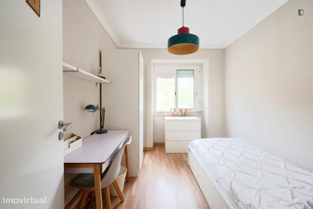 Quarto - localizado em Arroios Lisbon