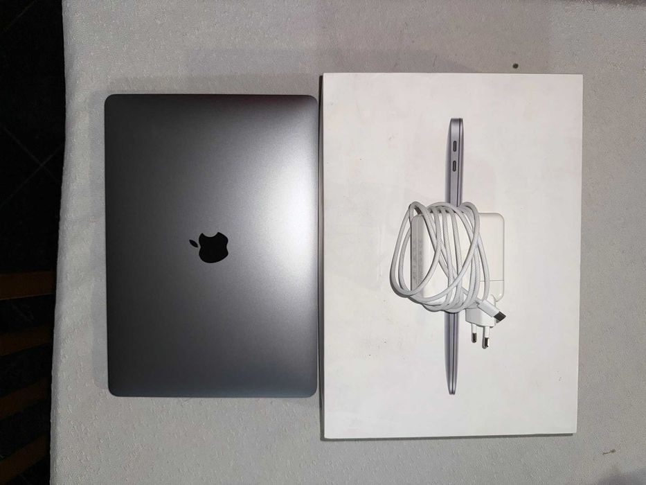Apple MacBook Air 13&quot; 2020 8Gb de Ram / 256Gb c/ Acessórios