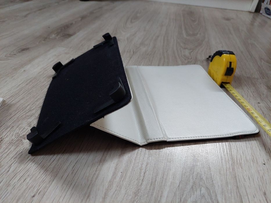 Etui na tablet 7-8 cali z eko skóry