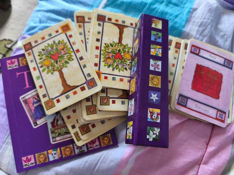 Cartas de tarot manual e cartas