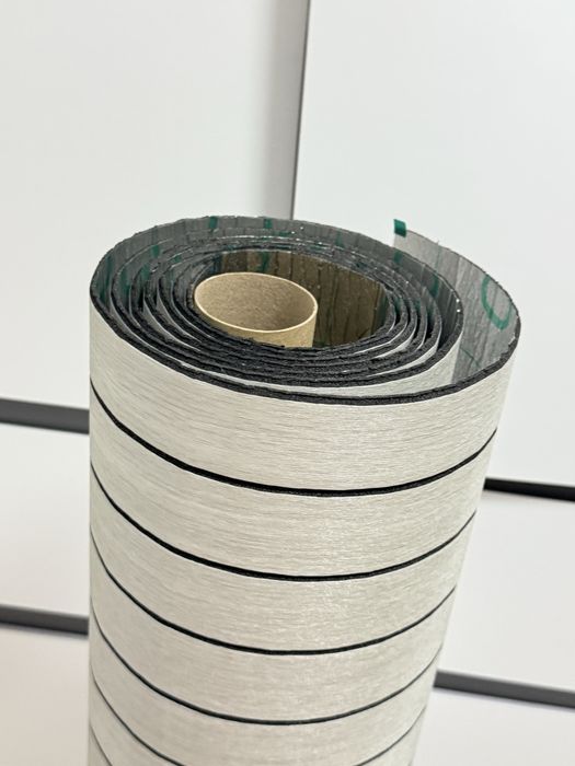 Декоративна рейка самоклеюча