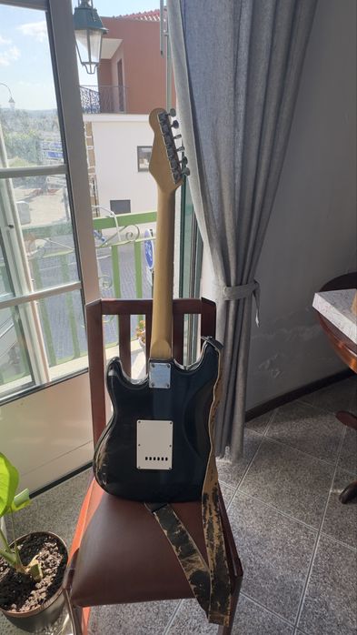 Guitarra com amplificador e.zipy