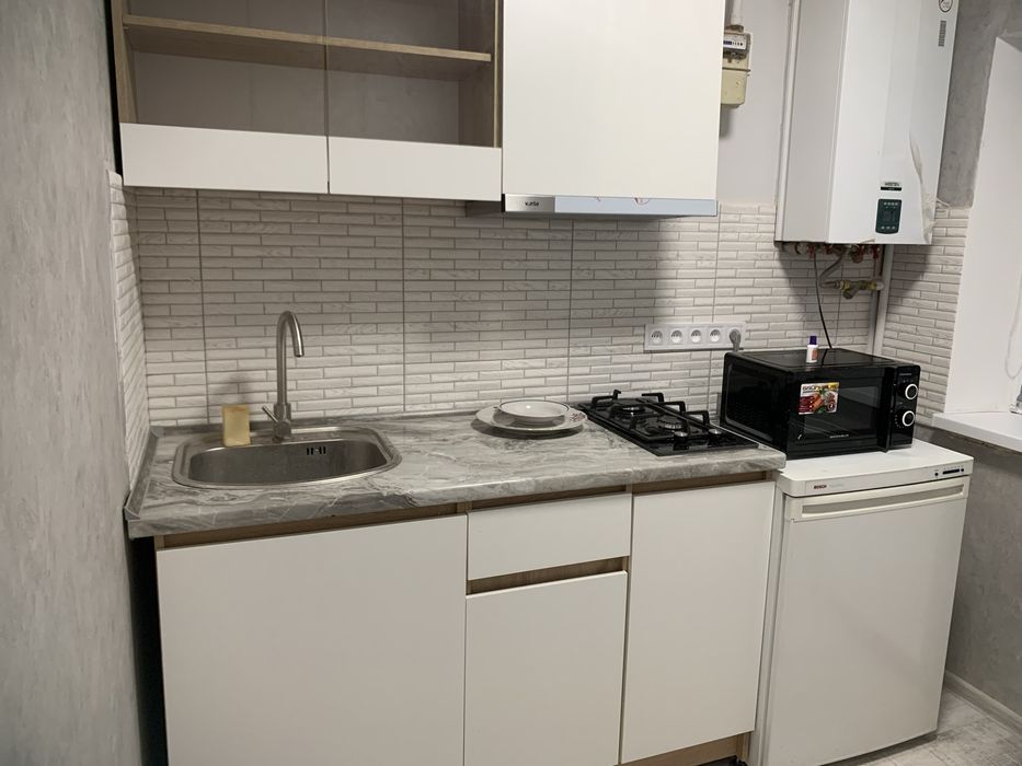 Здається 2 км квартира подобово. 800 грн з людини.