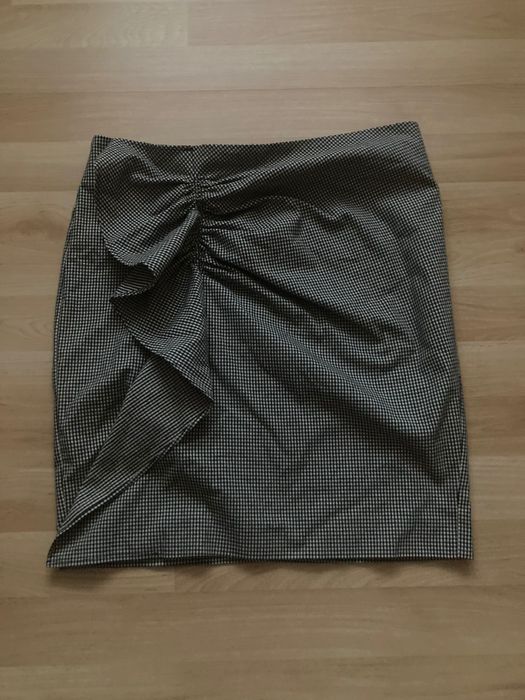 Spódnica mini w kratkę roz. M