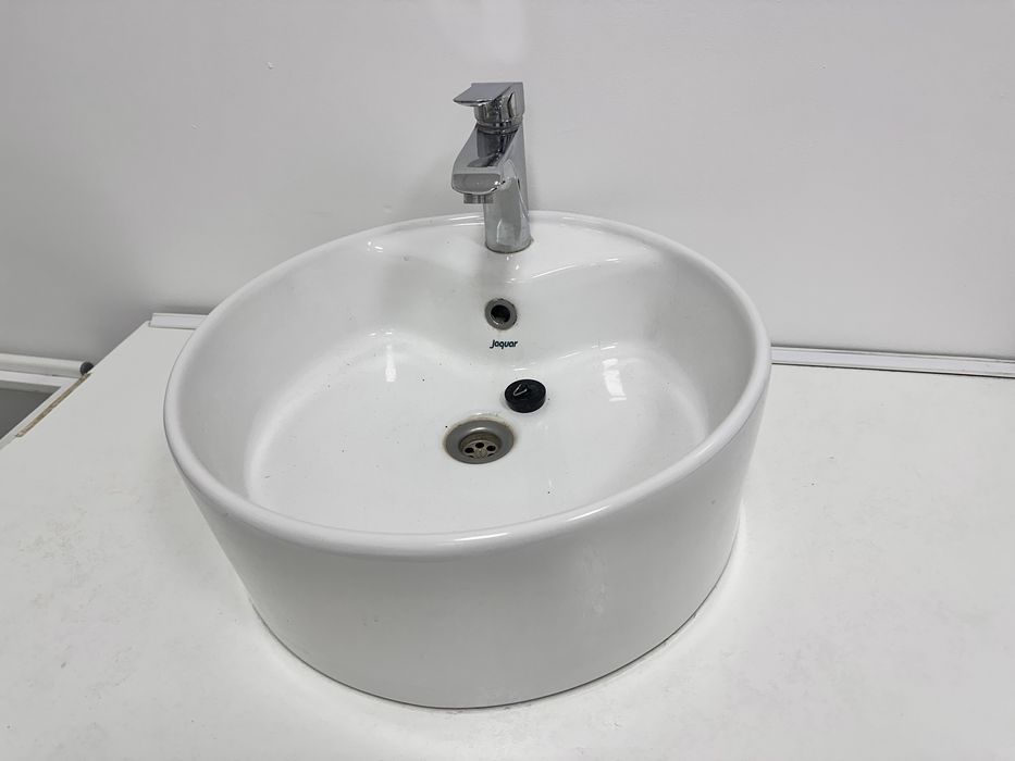 Тумбочка з рукомийником, коаном і тумбочка навісна