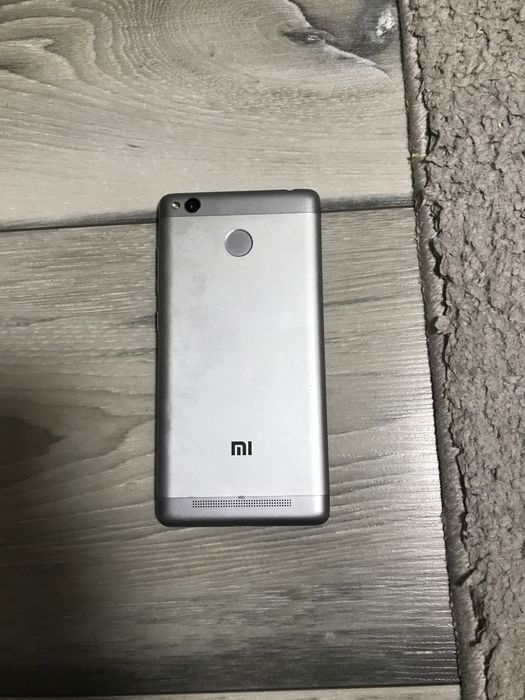 Телефон Redmi 3S.    .