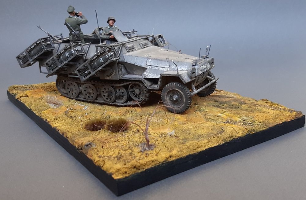 Модель немецкого бтр  Sd.Kfz. 251/1 Aust B Ханомаг 1/35