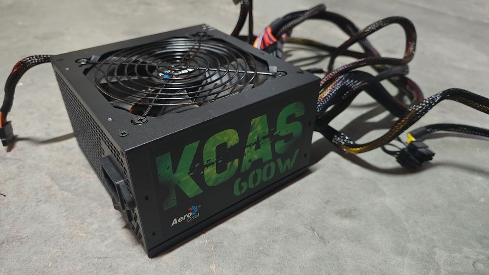 Fonte de Alimentação Aerocool KCAS 600W 80 Plus Bronze