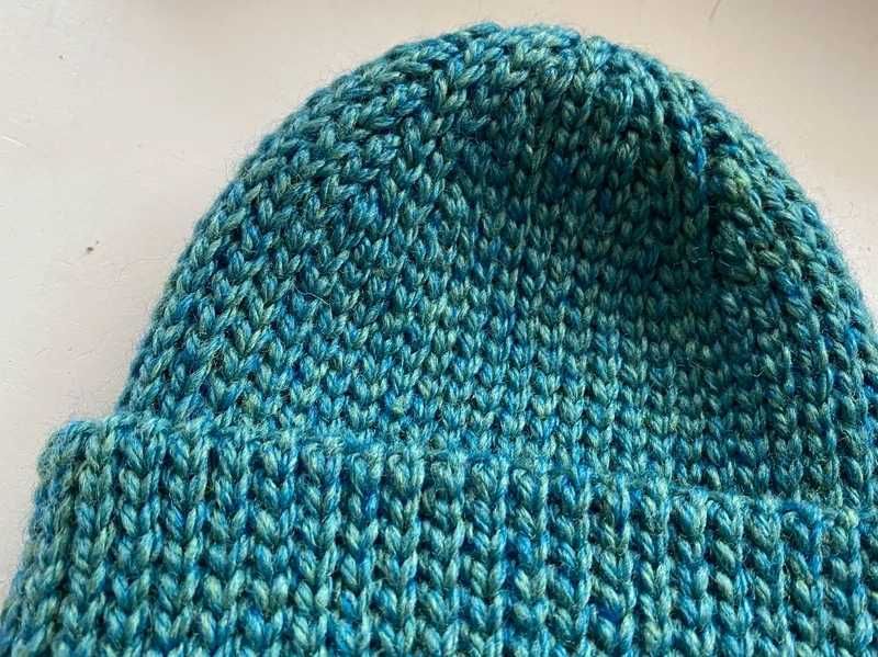 Zielona dziergana handmade czapka