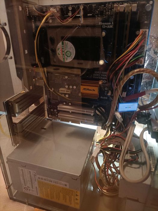 Torre Hp Amd 4G GB Ram 1T Disco