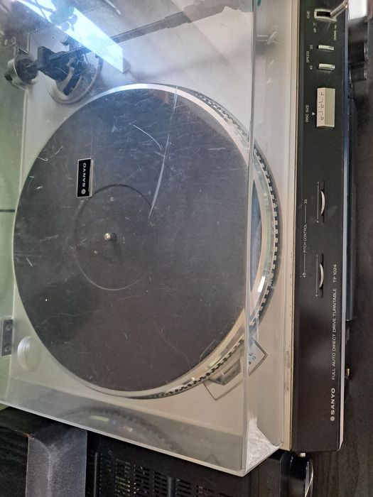Gramofon SANYO  TP 1024