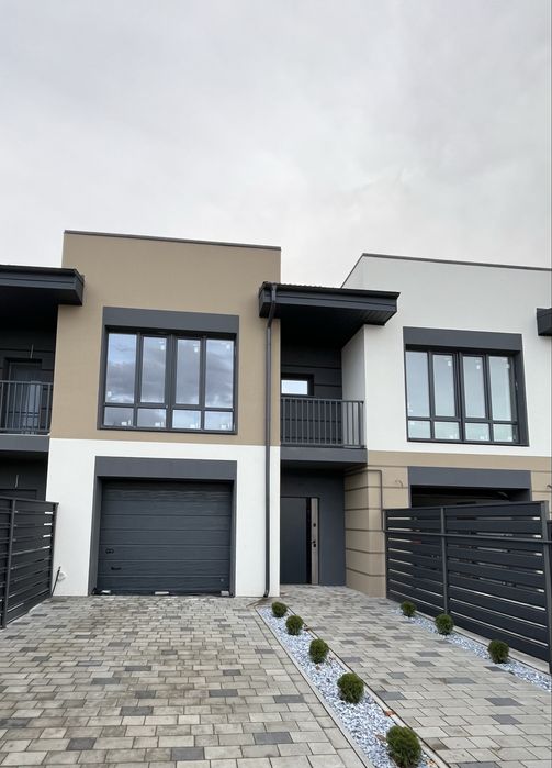 Продається таунхаус з гаражем по вул. 22 Січня