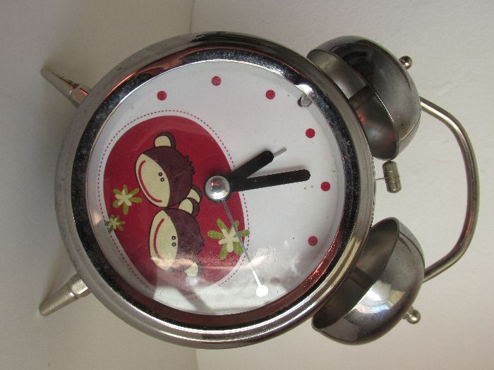 Relógio clássico de mesa, a pilhas