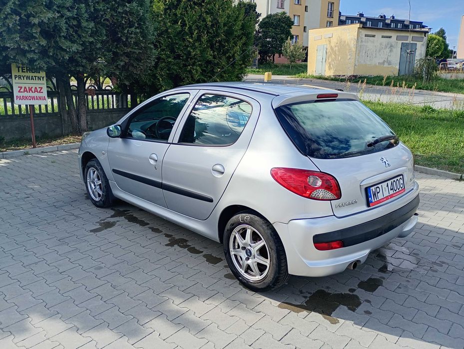 Peugeot 206 plus *