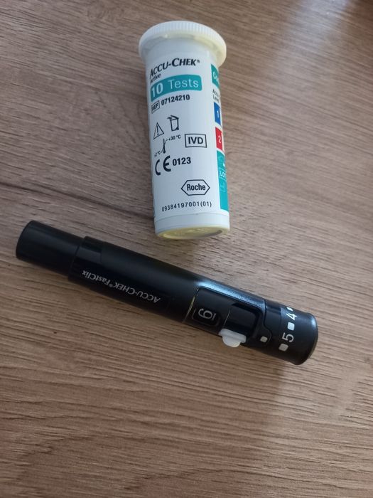 Glukometr ACCU CHEK Activ -- nowy fabrycznie.- 59