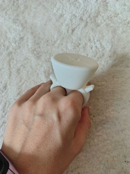 Silikonowy pierścień trzymający lakier do paznokci