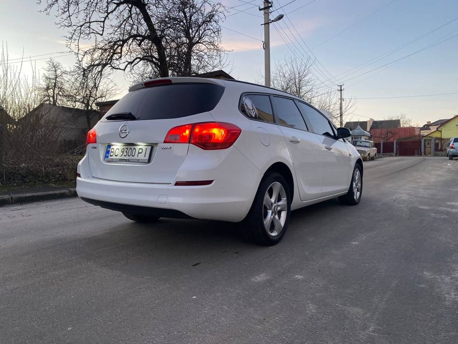 Продам Opel astra j sports tourer 1.7 дизель 2011 рік