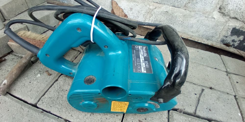 Продам щёточную шлифмашину Makita