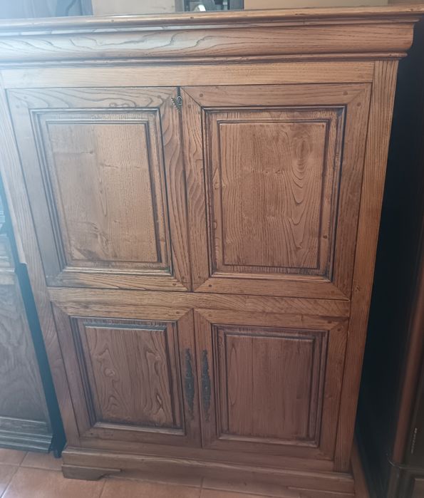 Móvel com escrivaninha em carvalho