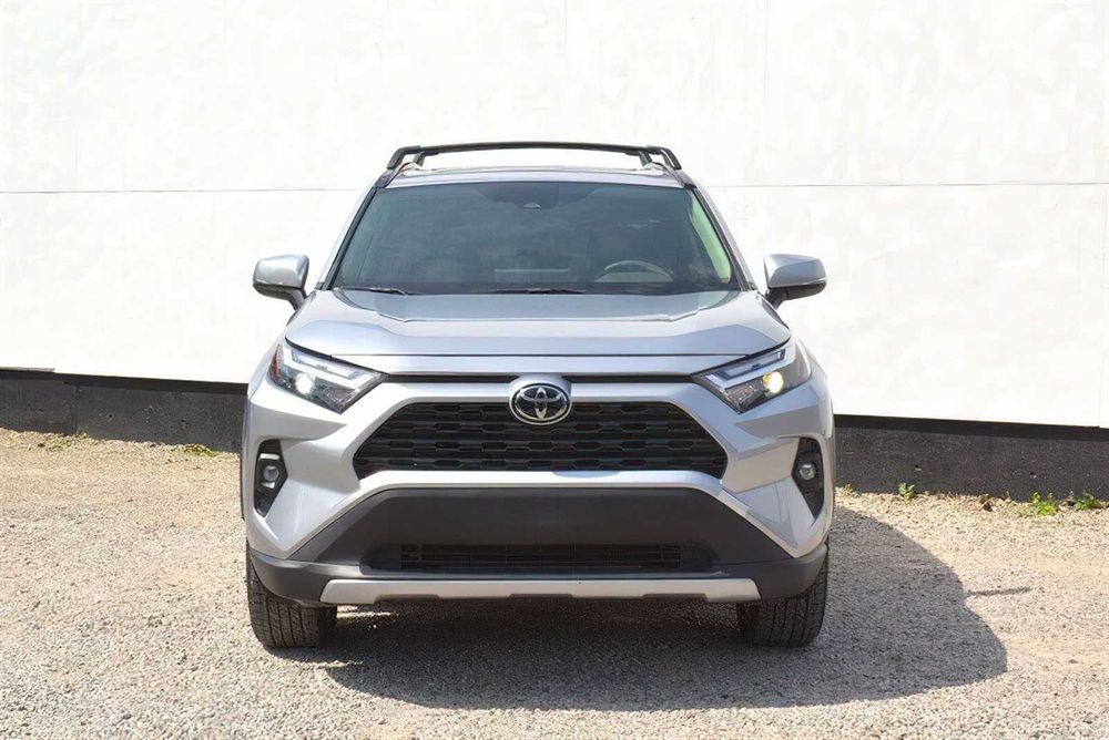 Toyota RAV4 XLE Premium      2024