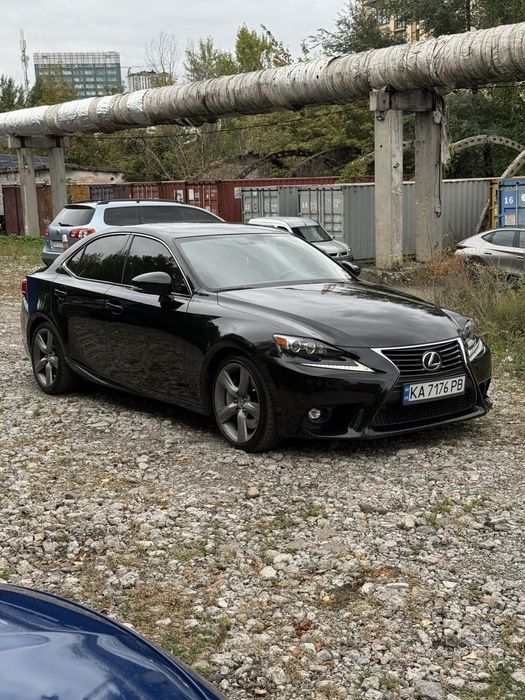 Продаю свій Lexus Is350