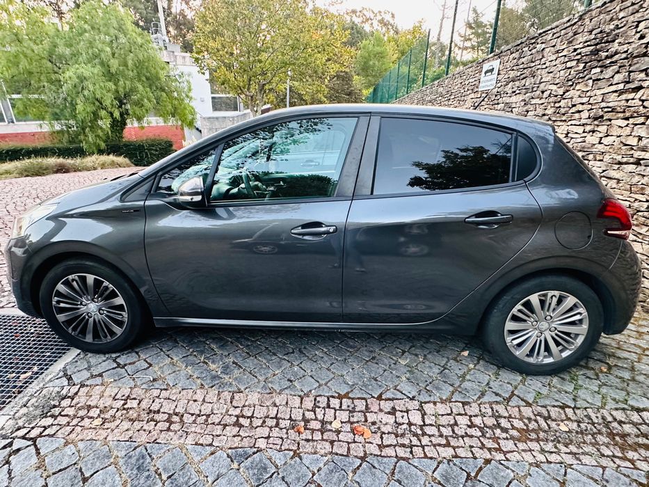 Peugeot 208 em ótimo estado foto 2