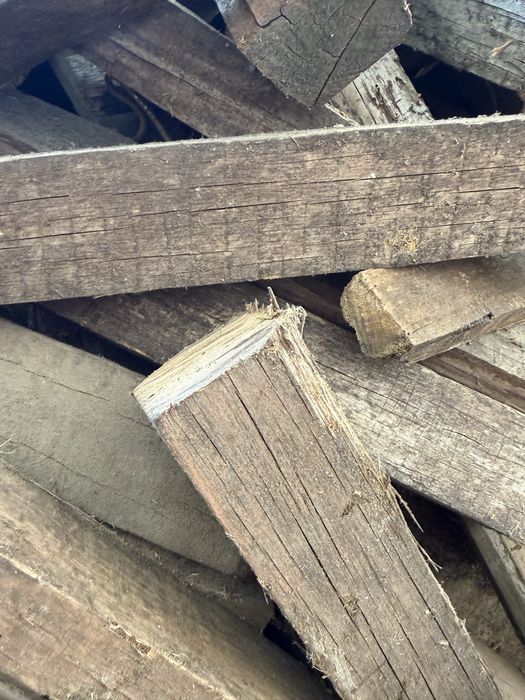 Lenha muito seca – barrotes e ripas de telhado – 50 €/m³ – Coimbra