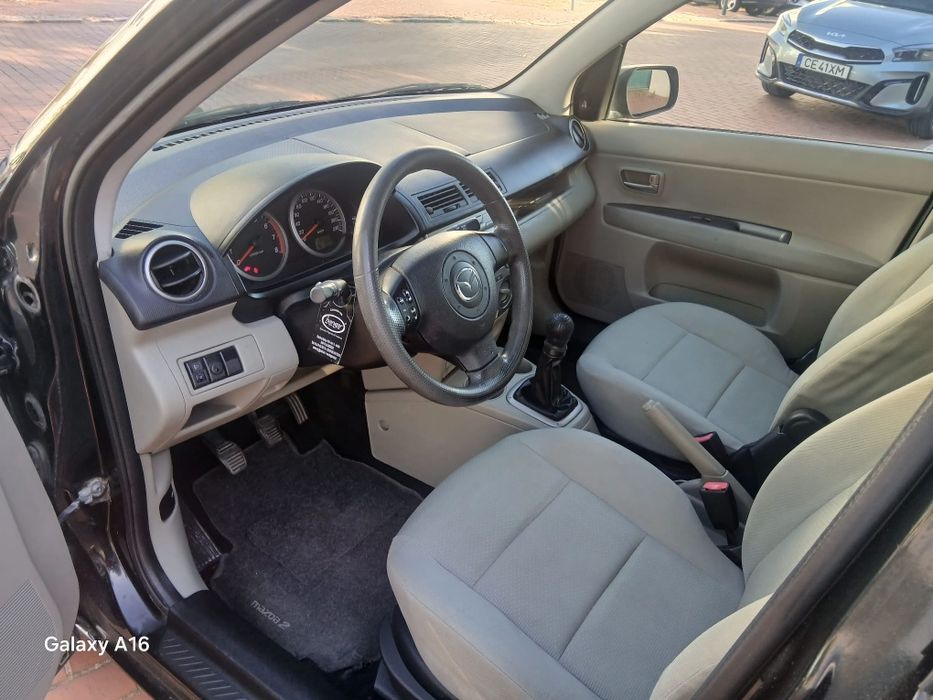 MAZDA 2  1.3 com apenas 120.000km