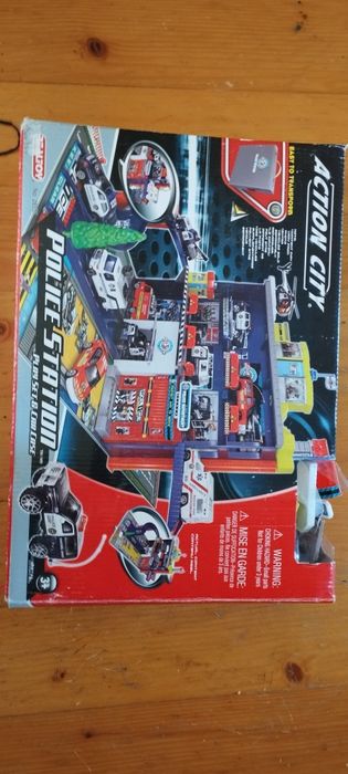 Realtoy полицейский участок, трек