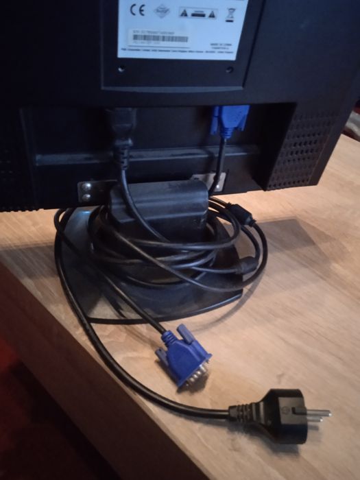 Monitor 17" LCD.